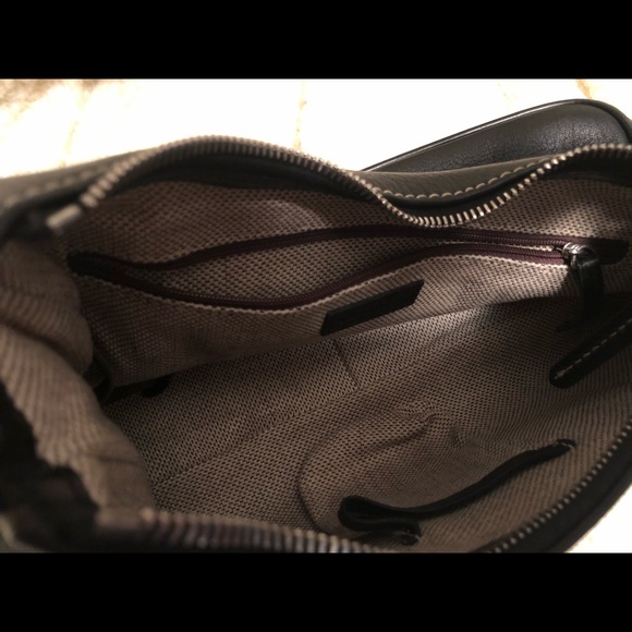 Dooney and Bourke shoulder bag - Picture 4 of 4